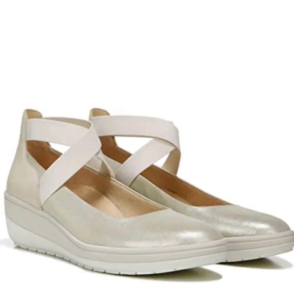 NWOB Vionic Ellery Ankle Wrap Wedge Platform Shoes